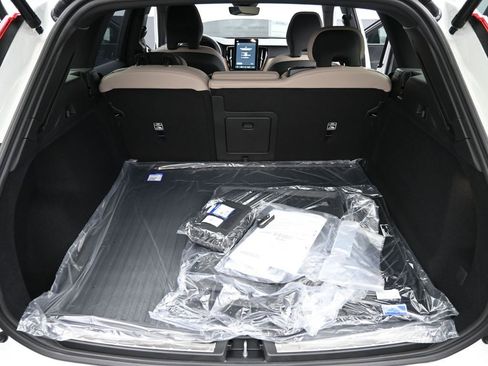 New 2026 Volvo XC60 B5 Plus w/ Protection Package Premier AWD/4WD image 18
