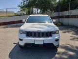 Used 2018 Jeep Grand Cherokee Laredo image 2