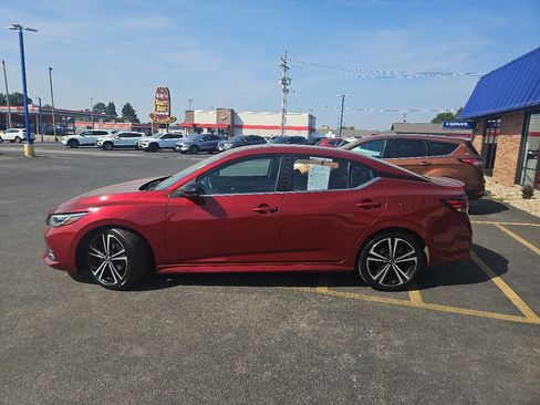 Used 2022 Nissan Sentra SR w/ Trunk Package image 2