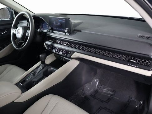 Used 2023 Honda Accord EX image 9