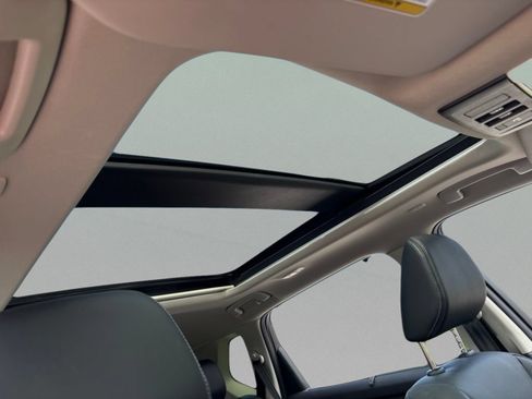 Used 2025 Nissan Rogue Platinum w/ Platinum Premium Package FWD image 21