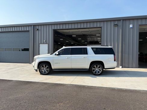Used 2015 GMC Yukon XL SLT w/ Open Road Package AWD/4WD image 2