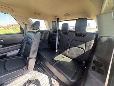 Used 2023 Nissan Pathfinder SL w/ Black Appearance Package image 25