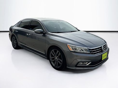 Used 2017 Volkswagen Passat 1.8T SEL Premium FWD image 3