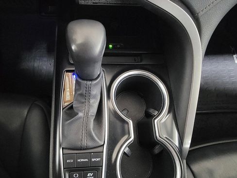 Used 2020 Toyota Camry XLE image 18