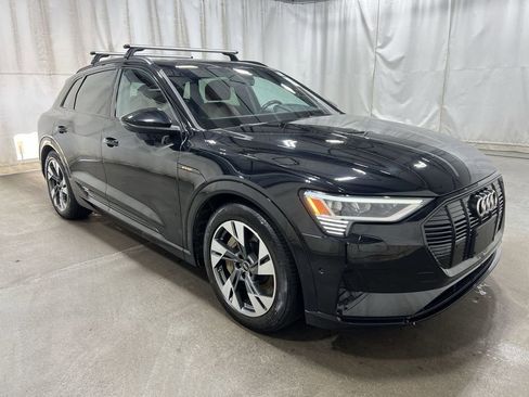 Used 2022 Audi e-tron Premium w/ Convenience Plus Package AWD/4WD image 5