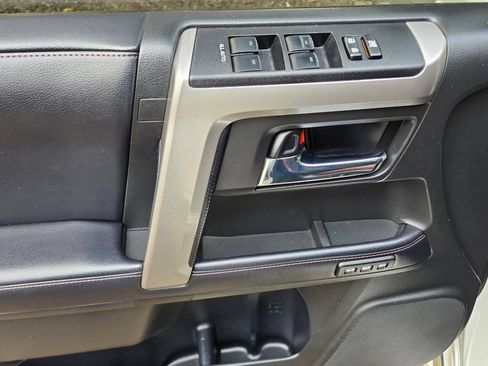 Used 2018 Toyota 4Runner Limited AWD/4WD image 30