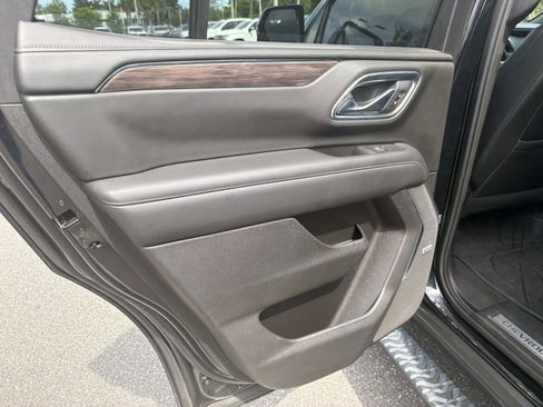 Used 2021 Chevrolet Tahoe Z71 w/ Z71 Signature Package AWD/4WD image 9