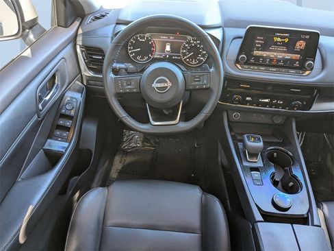 Used 2022 Nissan Rogue SV w/ SV Premium Package image 17