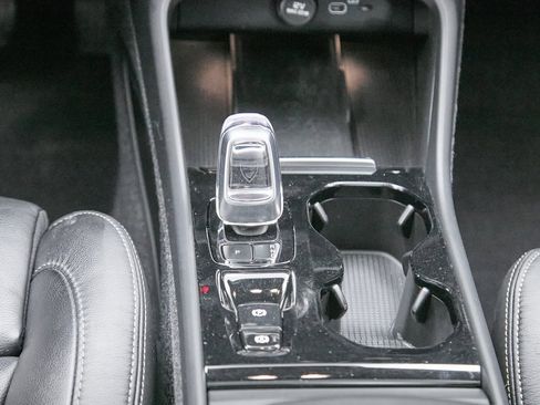 Used 2023 Volvo XC40 B5 Ultimate w/ Protection Package Premier image 30