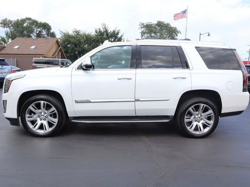 Used 2016 Cadillac Escalade Luxury AWD/4WD image 2
