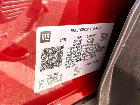 Used 2025 Chevrolet Trax LT w/ LT Convenience Package FWD image 33