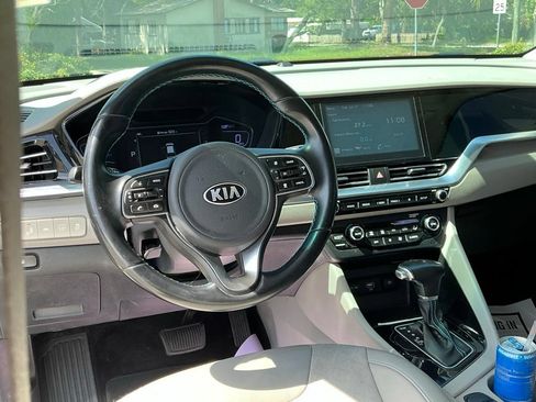 Used 2020 Kia Niro Touring FWD image 26