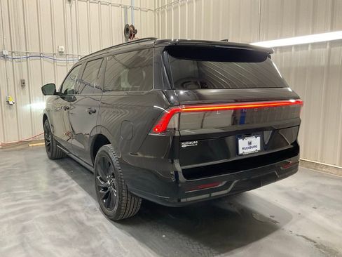 Used 2025 Lincoln Navigator Reserve w/ Jet Appearance Package image 25