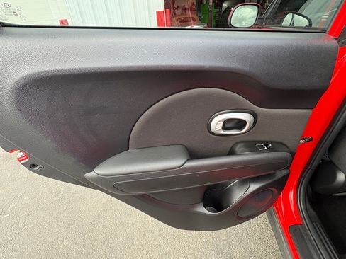 Used 2019 Kia Soul + image 12