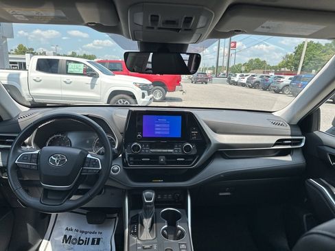 Used 2024 Toyota Highlander XLE image 14