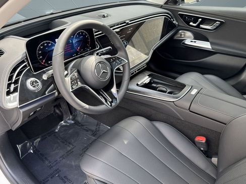 New 2025 Mercedes-Benz E 350 4MATIC Sedan image 3