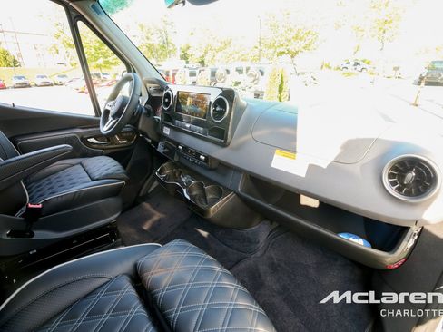 Used 2023 Mercedes-Benz Sprinter 3500 image 17