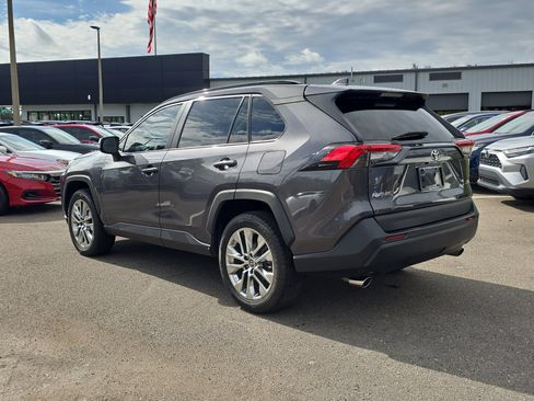 Used 2021 Toyota RAV4 XLE Premium image 6