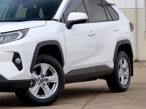 Used 2019 Toyota RAV4 XLE image 20