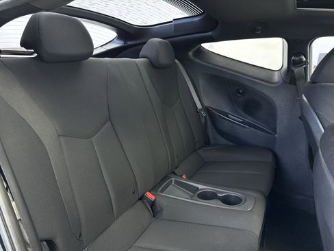 Used 2017 Hyundai Veloster Value Edition image 32