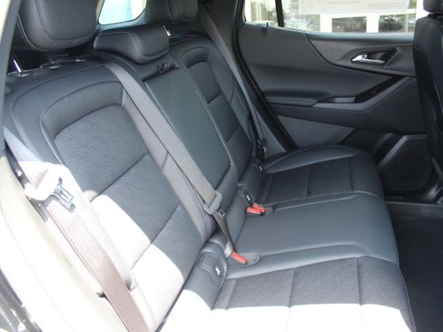 New 2027 Chevrolet Equinox LT w/ Convenience Package II AWD/4WD image 16