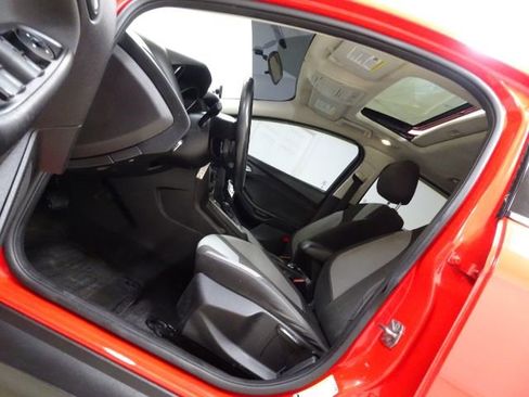 Used 2014 Ford Focus SE w/ SE Sport Package image 14