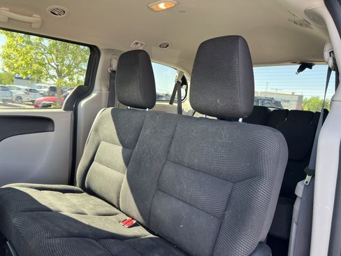 Used 2020 Dodge Grand Caravan SE w/ UConnect Hands-Free Group FWD image 22