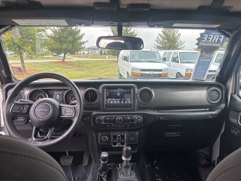 Used 2023 Jeep Gladiator Sport image 37