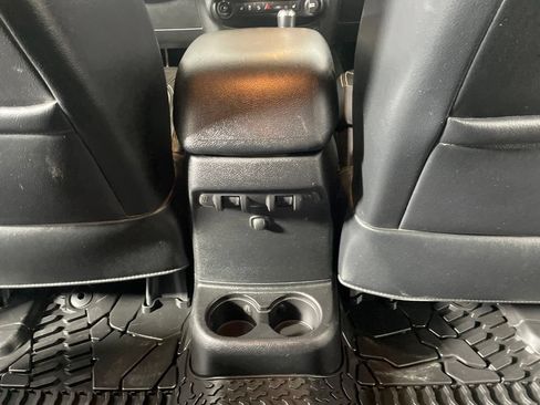 Used 2015 Jeep Wrangler Unlimited Sahara w/ Connectivity Group AWD/4WD image 20