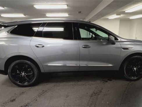 Used 2023 Buick Enclave Essence w/ Sport Touring Edition image 9