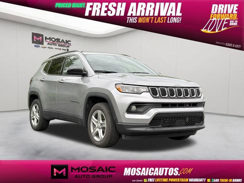 Used 2024 Jeep Compass Latitude AWD/4WD image 1