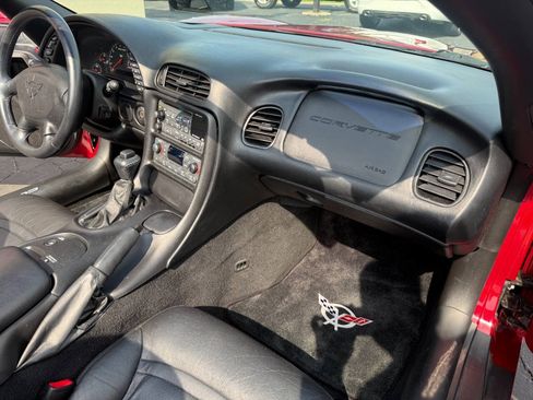 Used 2001 Chevrolet Corvette Convertible w/ Preferred Equipment Group2 RWD image 12
