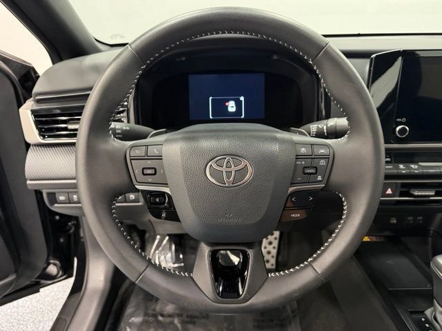 Used 2026 Toyota Camry Hybrid FWD image 17