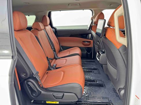 Used 2024 Kia Carnival SX image 44