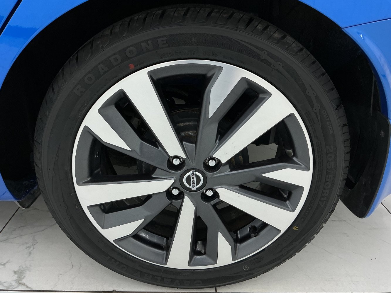 Used 2020 Nissan Versa SR w/ Convenience Package FWD image 43