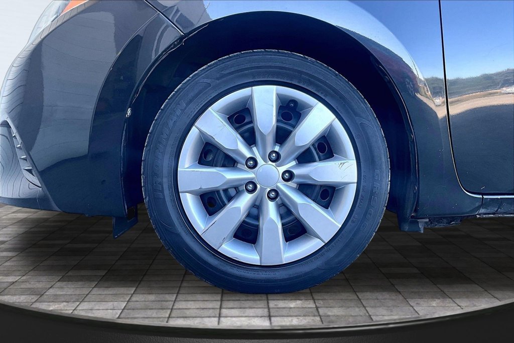 Used 2016 Toyota Corolla LE FWD image 9