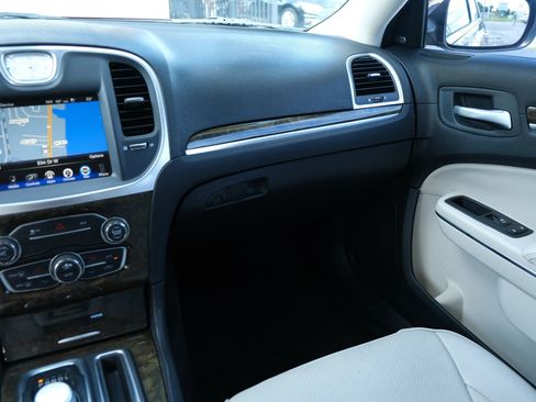Used 2015 Chrysler 300 C image 21