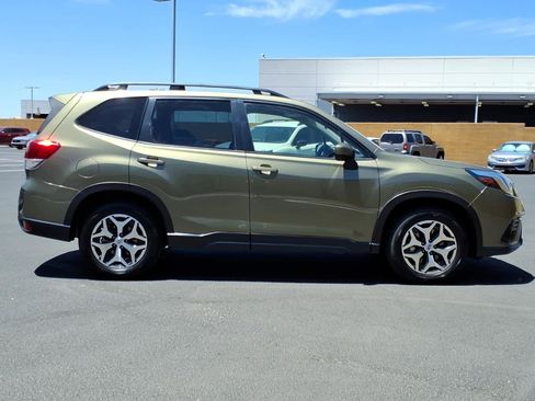 Used 2023 Subaru Forester Premium AWD/4WD image 8