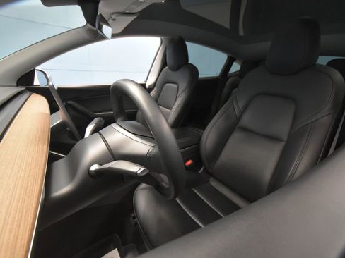 Used 2020 Tesla Model Y Performance image 14