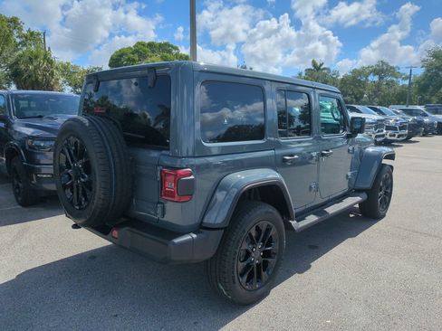 Used 2025 Jeep Wrangler Unlimited Sahara AWD/4WD image 6