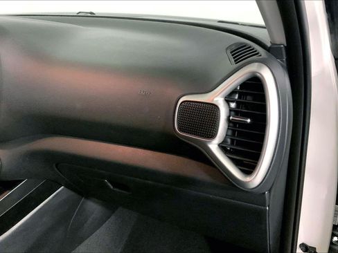 Certified 2025 Kia Soul LX w/ LX Technology Package FWD image 16