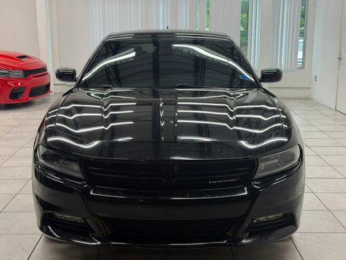 Used 2017 Dodge Charger SXT w/ Blacktop Package RWD image 2