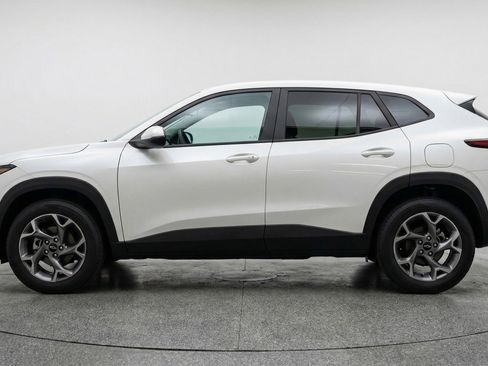 Used 2025 Chevrolet Trax LT FWD image 5