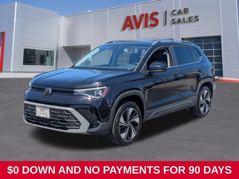 Used 2025 Volkswagen Taos SE AWD/4WD image 1