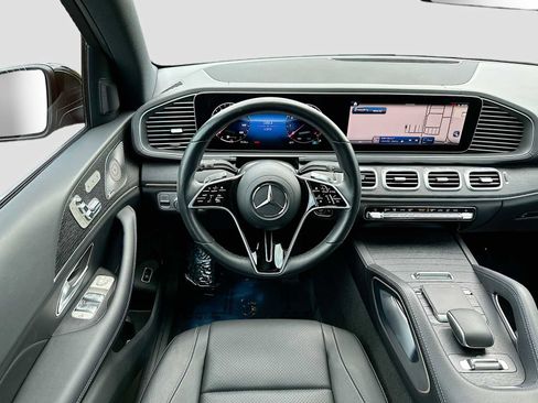Used 2025 Mercedes-Benz GLS 450 4MATIC image 24