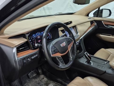 Used 2017 Cadillac XT5 Platinum AWD/4WD image 9