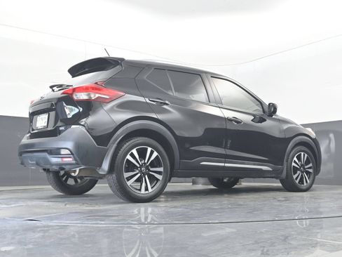 Used 2018 Nissan Kicks SR FWD image 29