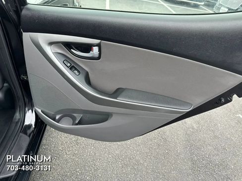 Used 2014 Hyundai Elantra Limited w/ Option Group 03 FWD image 16