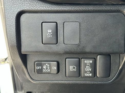 Used 2020 Toyota Tacoma TRD Off-Road w/ TRD Premium Off Road Package AWD/4WD image 24